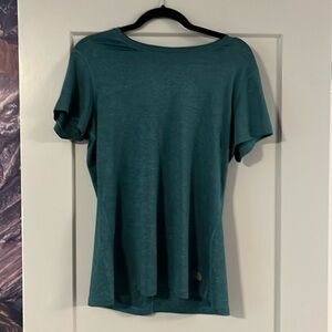 The North Face - thin running top - size M
